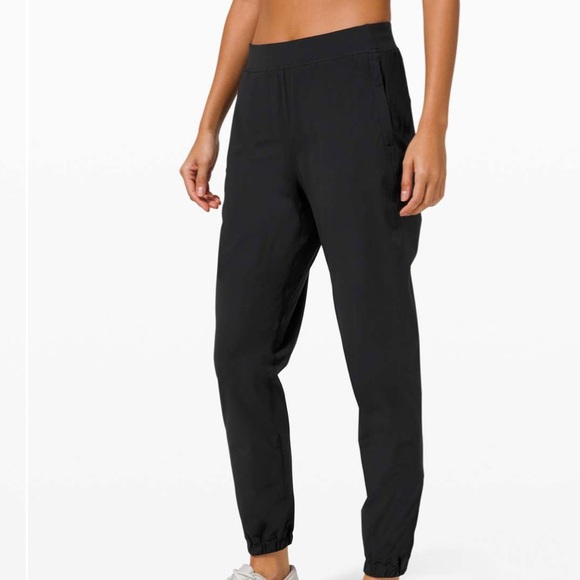 lululemon athletica Pants - Lululemon Essential Affinity Mid Rise Jogger
Black sz 2